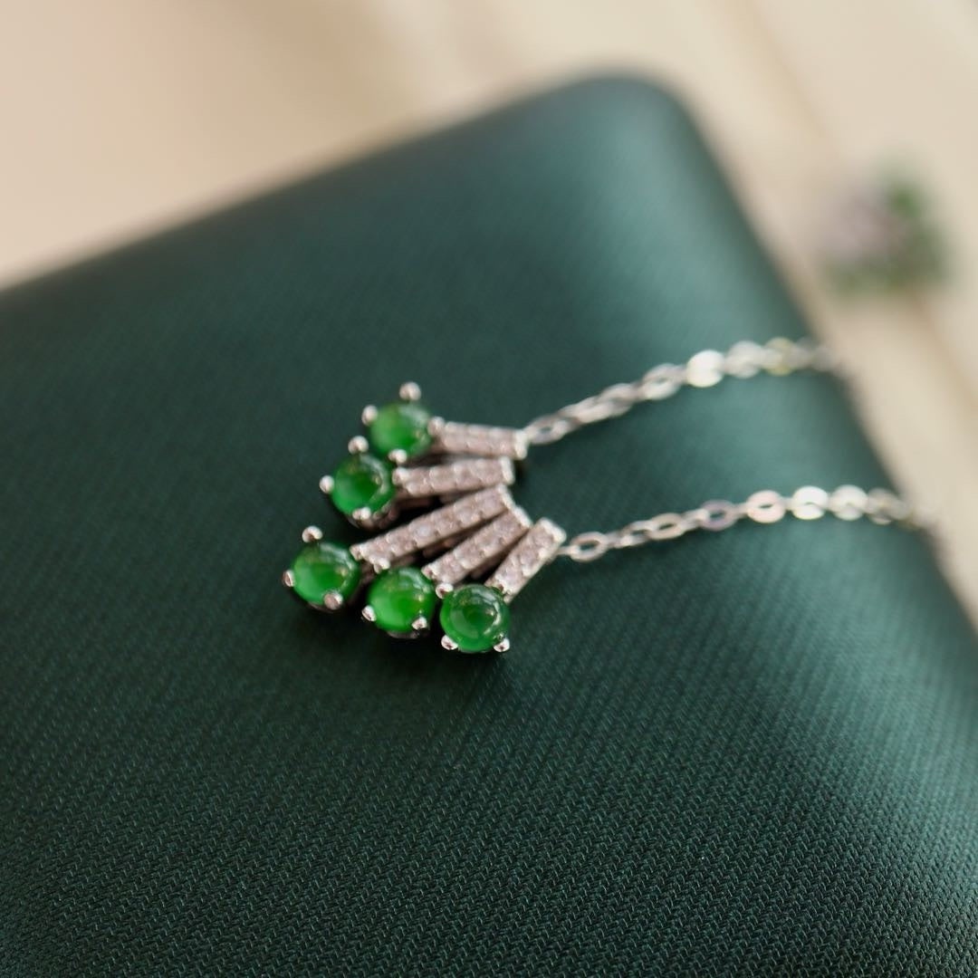 Nature vividly green Chrysoprasus necklace