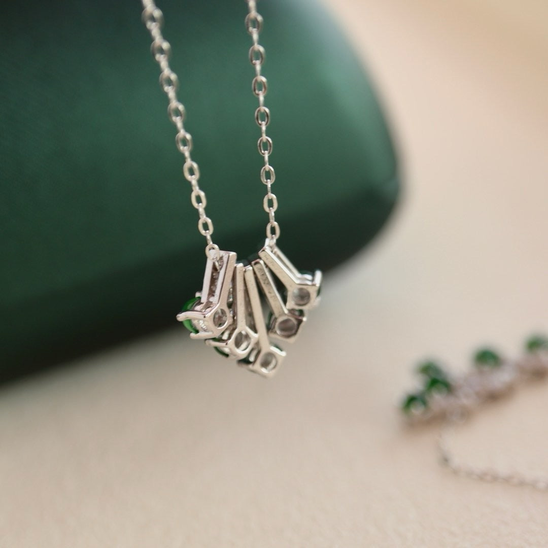 Nature vividly green Chrysoprasus necklace