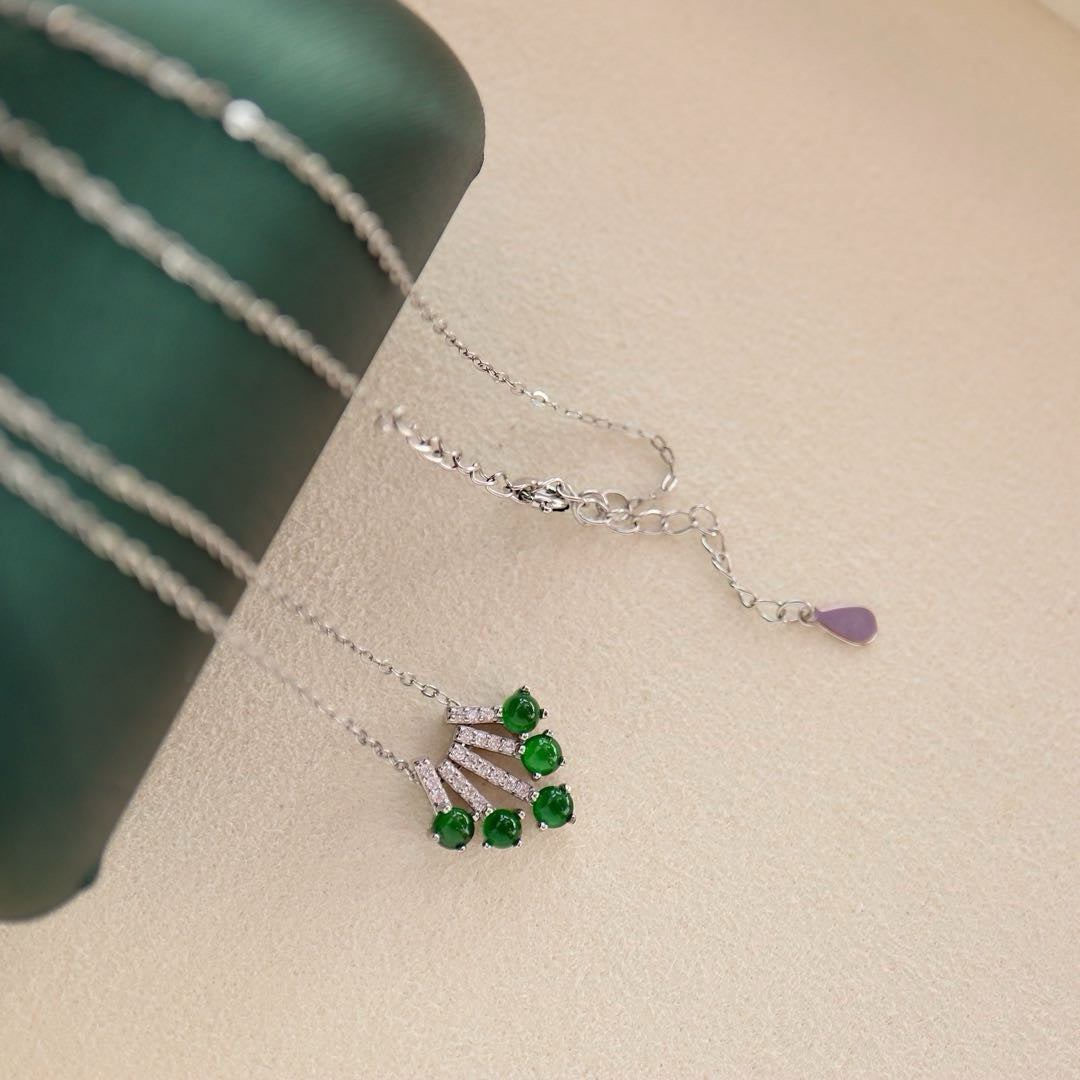 Nature vividly green Chrysoprasus necklace