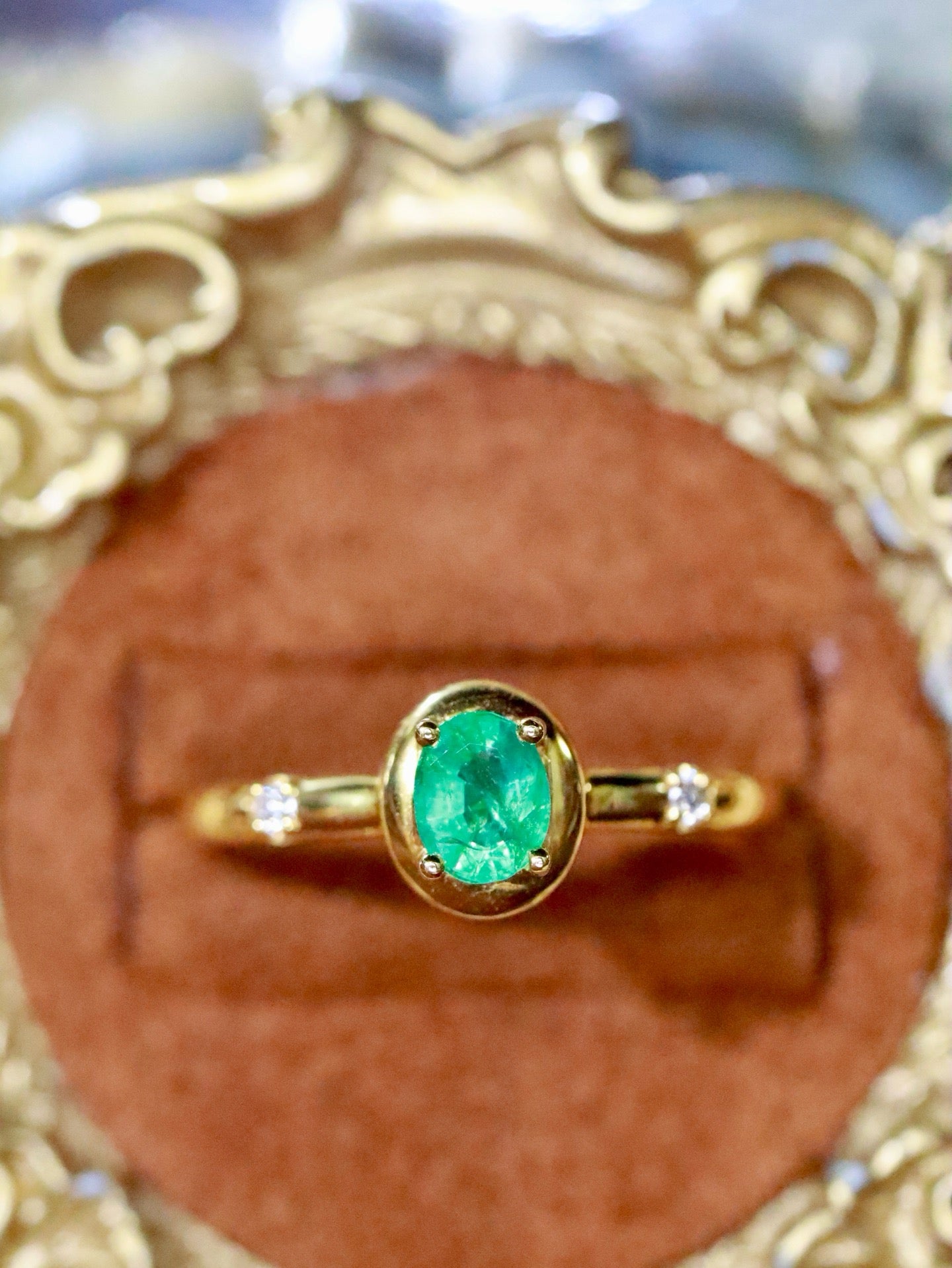 Light‑Luxury Emerald Ring – Refined Elegance