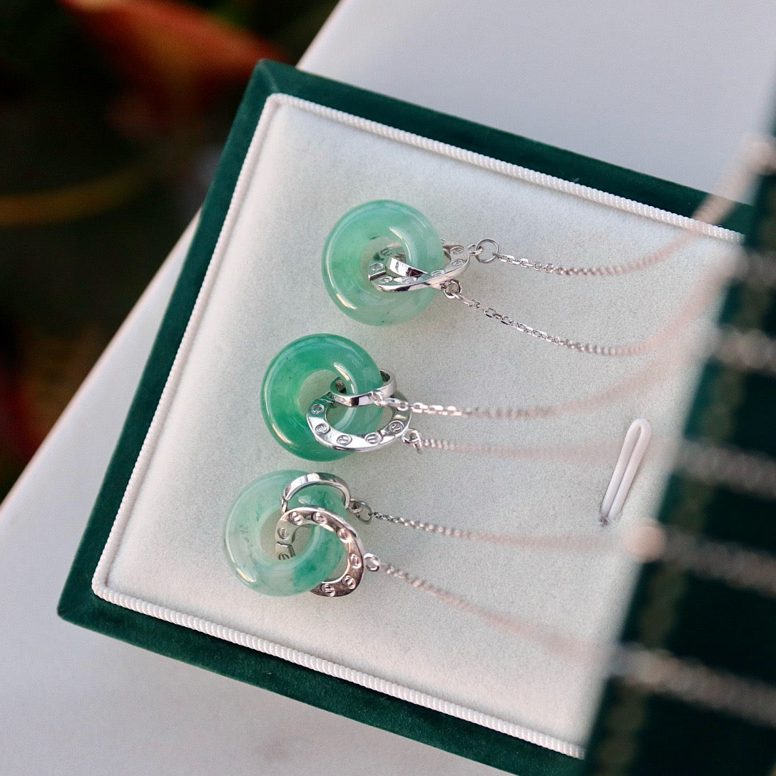 Natural Chrysoprasus circle shape necklace