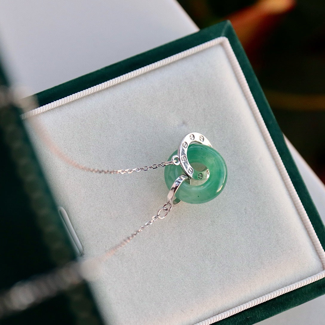 Natural Chrysoprasus circle shape necklace