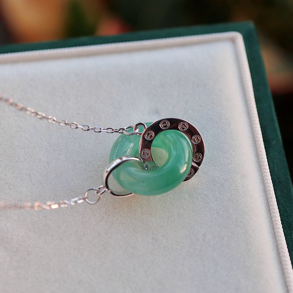 Natural Chrysoprasus circle shape necklace