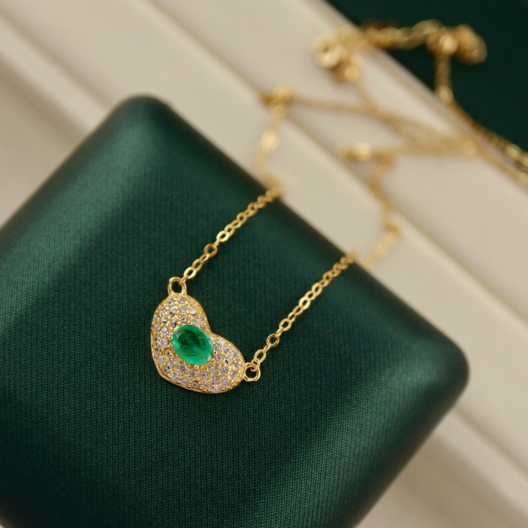 Natural Emerald Necklace with Oval shape cut and heart shape