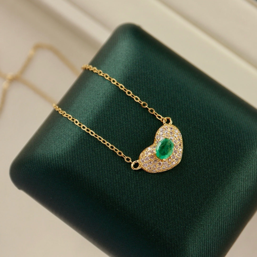 Natural Emerald Necklace with Oval shape cut and heart shape