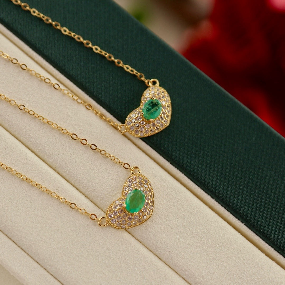 Natural Emerald Necklace with Oval shape cut and heart shape