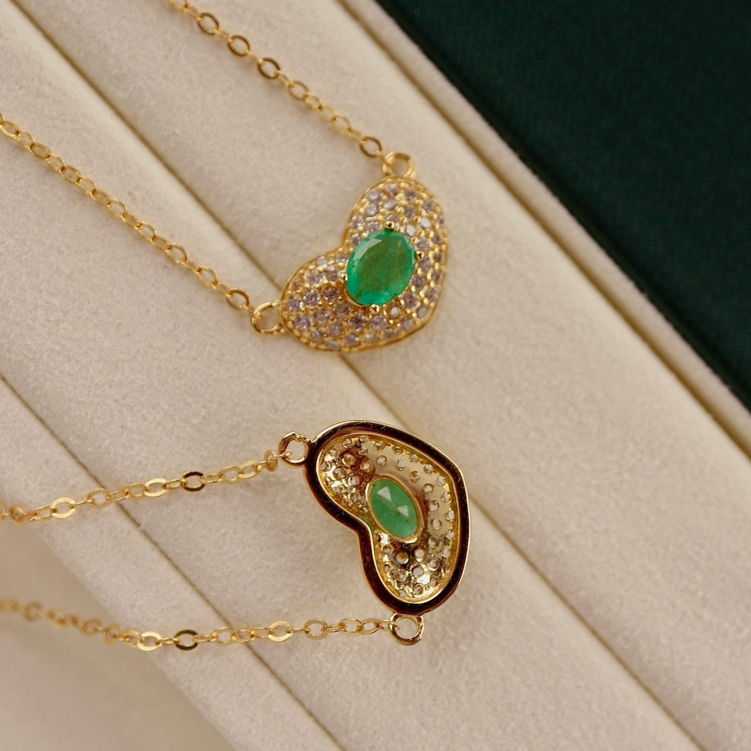 Natural Emerald Necklace with Oval shape cut and heart shape