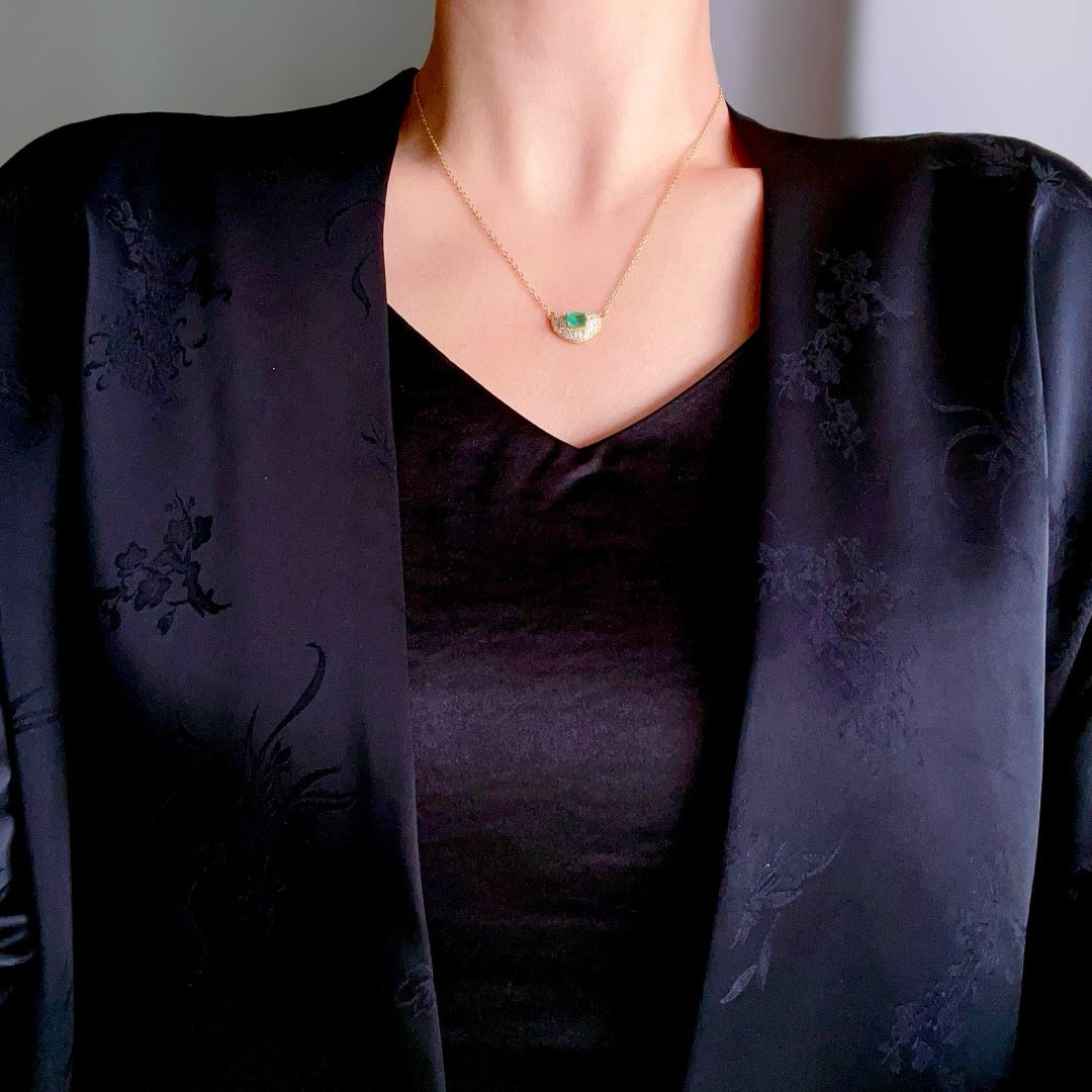 Natural Emerald Necklace with Oval shape cut and heart shape