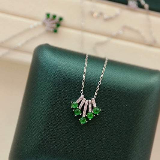 Nature vividly green Chrysoprasus necklace