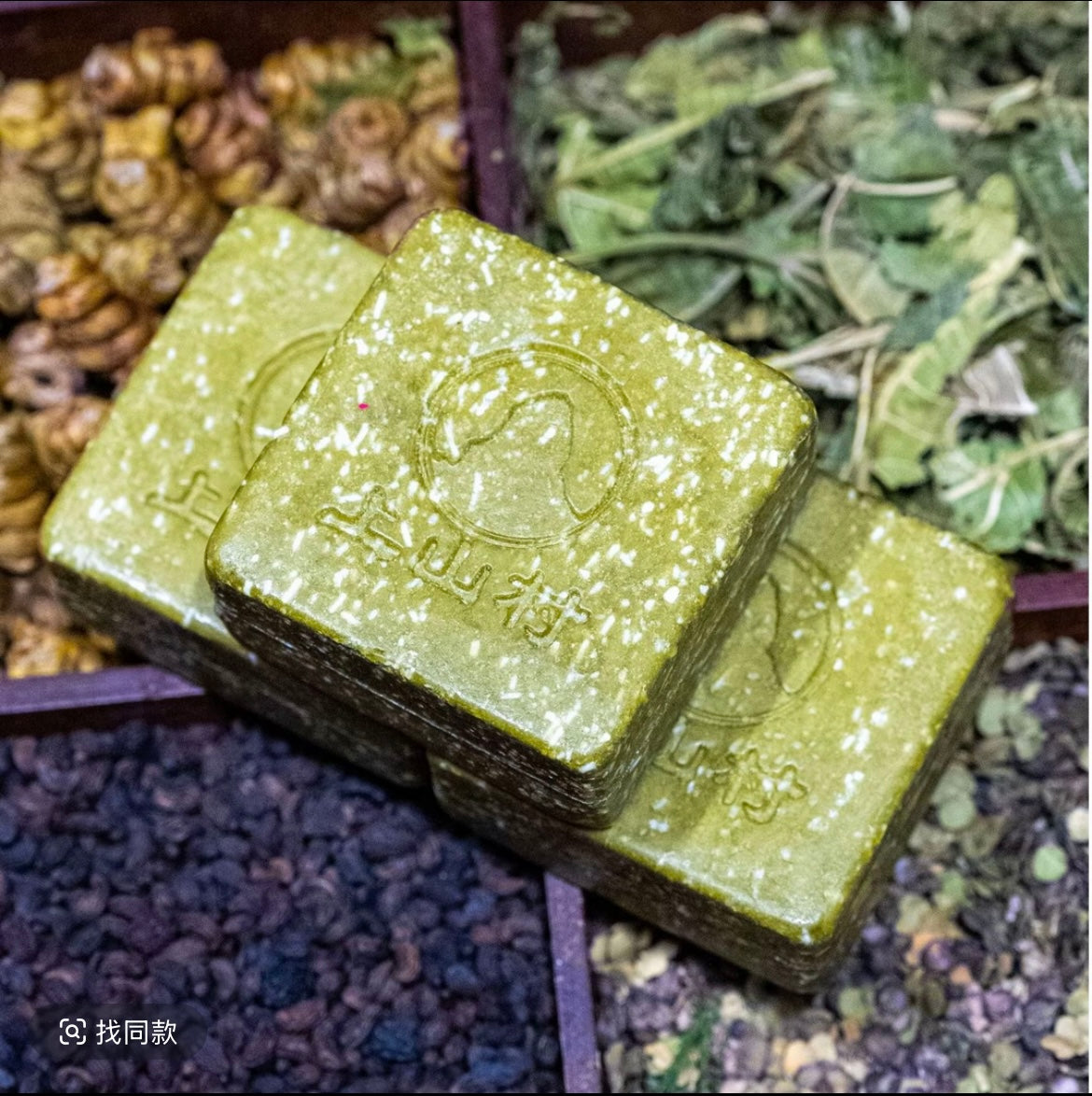 Ginseng Pine Shampoo Soap (Green Handmade Soap)and Ginseng And Rehmannia Shampoo Soap (Black Handcrafted Soap) (Copy)