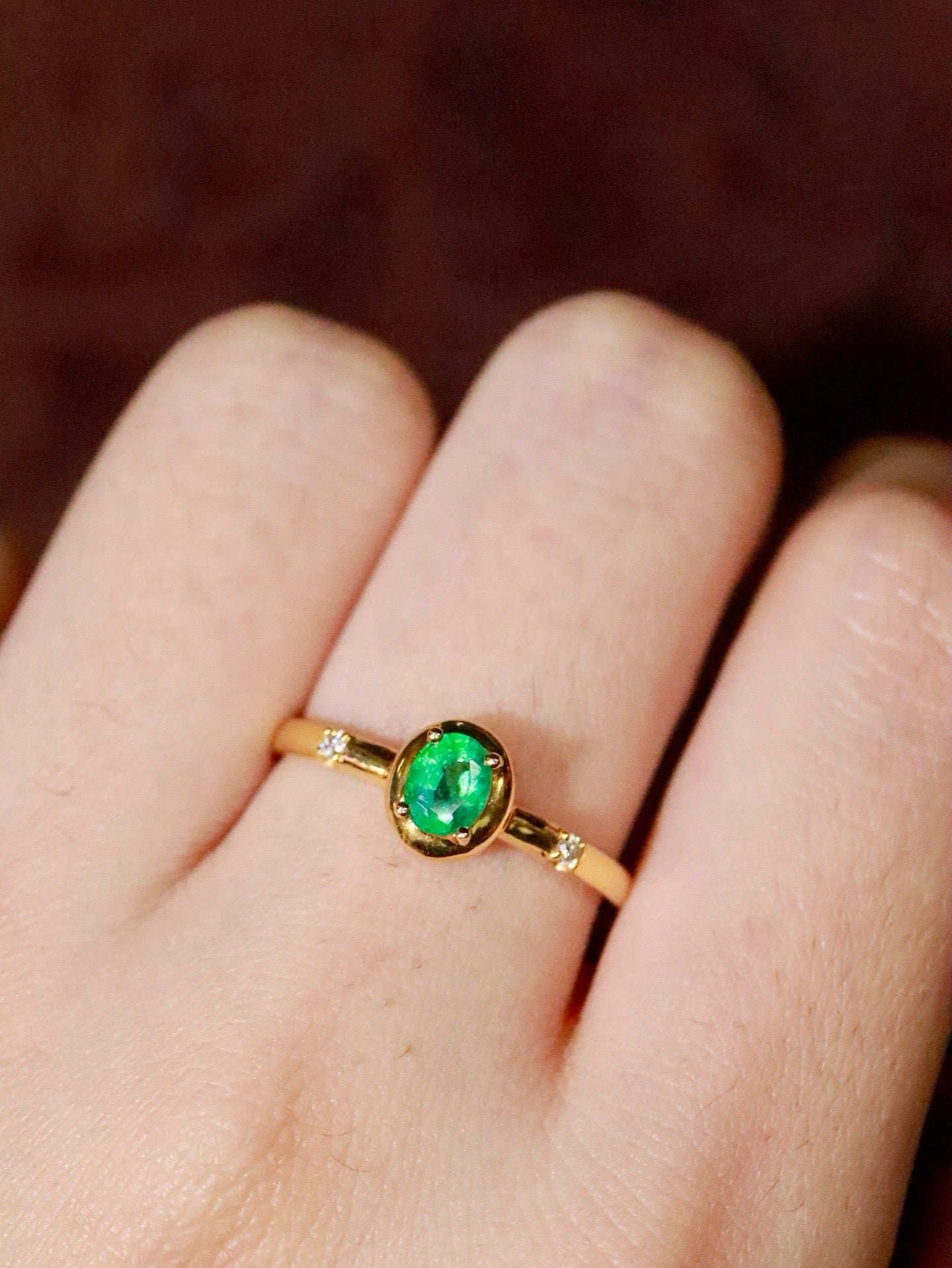 Light‑Luxury Emerald Ring – Refined Elegance