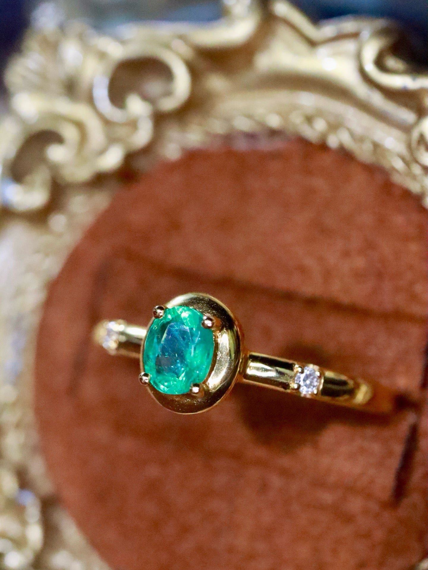 Light‑Luxury Emerald Ring – Refined Elegance