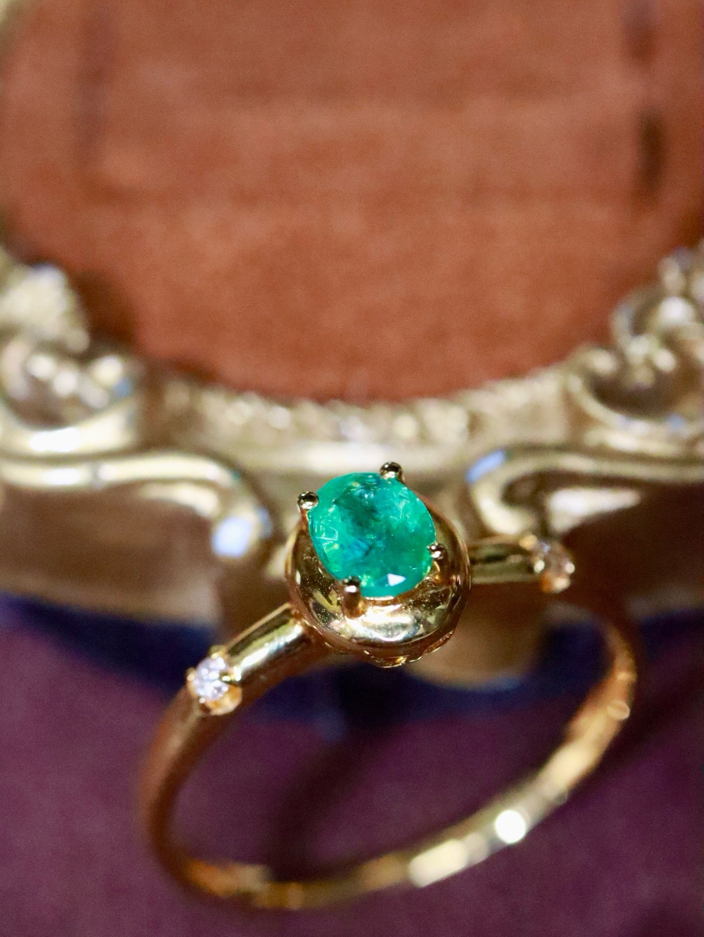 Light‑Luxury Emerald Ring – Refined Elegance