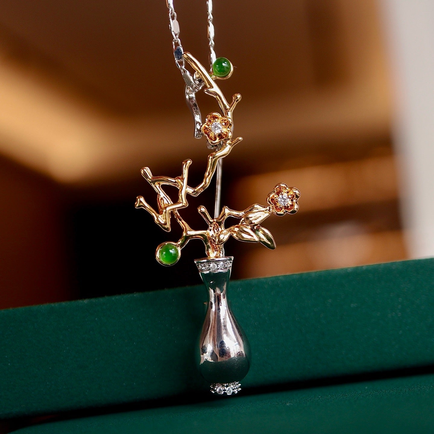 Brooch made of natural chrysoprase with vase shape