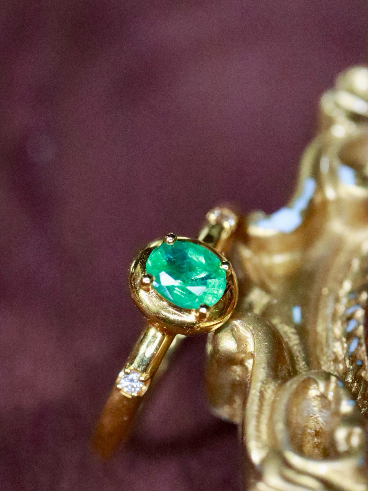 Light‑Luxury Emerald Ring – Refined Elegance