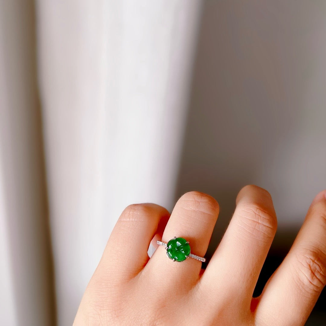Flower shape natural Chrysoprasus ring