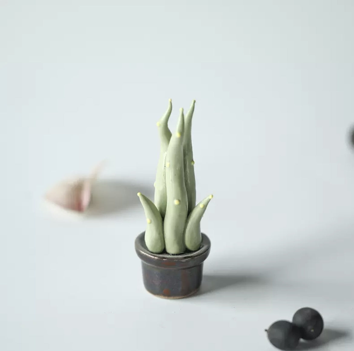 Handmade ceramic imitation succulent cactus potted plants, office computer desk decorations, creative car trinkets